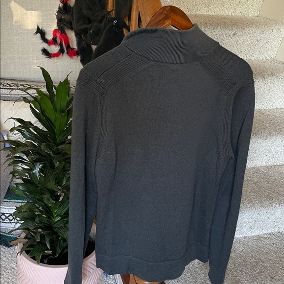 Banana Republic Men's Dark Gray Wool Zip-Up Sweater - Picture 4 of 9